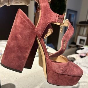 coach isabella pump- no box size 9